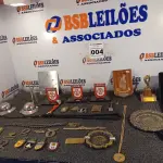 LOTE 004 - 01 LOTE COM ARTIGOS PARA DECORAÇÃO (NO ESTADO, NÃO SABEMOS SE FUNCIONA. LEILÃO NÃO TEM GARANTIA E NEM DEVOLUÇÃO).