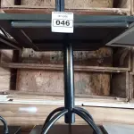 LOTE 046 - 03 MESAS DE MADEIRA E PÉS DE FERRO MEDIDAS VARIADAS. (NO ESTADO, NÃO SABEMOS SE FUNCIONA. LEILÃO NÃO TEM GARANTIA E NEM DEVOLUÇÃO).