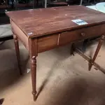 LOTE 088 - 01 APARADOR EM MADEIRA COM GAVETA (NO ESTADO, NÃO SABEMOS SE FUNCIONA. LEILÃO NÃO TEM GARANTIA E NEM DEVOLUÇÃO).
