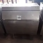 LOTE 101 - 01 MÁQUINA DE GELO EVEREST ECG  150KG/DIA COM AVARIAS EM AÇO INOX. (NO ESTADO, NÃO SABEMOS SE FUNCIONA. LEILÃO NÃO TEM GARANTIA E NEM DEVOLUÇÃO).