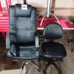 LOTE 084 - 02 CADEIRAS GIRATÓRIAS PARA ESCRITÓRIO, SENDO 01 PRESIDENTE COM AVARIAS. (NO ESTADO, NÃO SABEMOS SE FUNCIONA. LEILÃO NÃO TEM GARANTIA E NEM DEVOLUÇÃO).