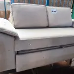LOTE 090 - 01 SOFÁ CAMA CINZA CLARO (NO ESTADO, NÃO SABEMOS SE FUNCIONA. LEILÃO NÃO TEM GARANTIA E NEM DEVOLUÇÃO).