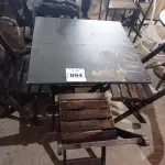 LOTE 094 - 01 MESA DE MADEIRA DOBRÁVEL COM 04 CADEIRAS. (NO ESTADO, NÃO SABEMOS SE FUNCIONA. LEILÃO NÃO TEM GARANTIA E NEM DEVOLUÇÃO).