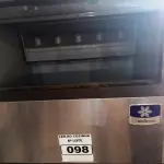 LOTE 098 - 01 MÁQUINA DE GELO 50KG/DIA MANITOWOC FUNCIONANDO. (NO ESTADO, NÃO SABEMOS SE FUNCIONA. LEILÃO NÃO TEM GARANTIA E NEM DEVOLUÇÃO).