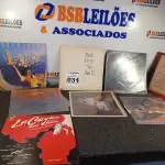 LOTE 031 - 01 LOTE COM DISCOS DE VINIL DIVERSOS (NO ESTADO, NÃO SABEMOS SE FUNCIONA. LEILÃO NÃO TEM GARANTIA E NEM DEVOLUÇÃO).