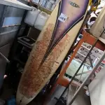 LOTE 063 - 01 PRANCHA DE SURF (NO ESTADO, NÃO SABEMOS SE FUNCIONA. LEILÃO NÃO TEM GARANTIA E NEM DEVOLUÇÃO).