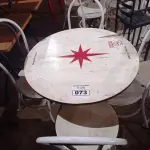 LOTE 073 - 01 CONJUNTO DE MESA COM 04 CADEIRAS STELA ARTOIS. (NO ESTADO, NÃO SABEMOS SE FUNCIONA. LEILÃO NÃO TEM GARANTIA E NEM DEVOLUÇÃO).