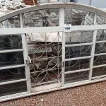 LOTE 488 - 01 JANELA VENEZIANA. (NO ESTADO) ATENÇÃO! FAZER A VISITAÇÃO ANTES DE ARREMATAR, NÃO SABEMOS SE FUNCIONA. LEILÃO NÃO TEM GARANTIA E NEM DEVOLUÇÃO, SUJEITO A POSSÍVEIS AVARIAS VISÍVEIS/OCULTAS E/OU AUSÊNCIA DE COMPONENTES.