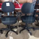 LOTE 083 - 04 CADEIRAS GIRATÓRIAS PARA ESCRITÓRIO. (NO ESTADO, NÃO SABEMOS SE FUNCIONA. LEILÃO NÃO TEM GARANTIA E NEM DEVOLUÇÃO).