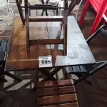 LOTE 095 - 01 MESA DE MADEIRA DOBRÁVEL COM 05 CADEIRAS. (NO ESTADO, NÃO SABEMOS SE FUNCIONA. LEILÃO NÃO TEM GARANTIA E NEM DEVOLUÇÃO).