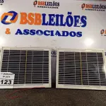 LOTE 123 - 02 PAINÉIS SOLARES 18V 10W. (NO ESTADO) ATENÇÃO! FAZER A VISITAÇÃO ANTES DE ARREMATAR, NÃO SABEMOS SE FUNCIONA. LEILÃO NÃO TEM GARANTIA E NEM DEVOLUÇÃO, SUJEITO A POSSÍVEIS AVARIAS VISÍVEIS/OCULTAS E/OU AUSÊNCIA DE COMPONENTES.