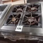 LOTE 126 - 01 FOGÃO INDUSTRIAL A GÁS 04 BOCAS EM AÇO INOX PARA FAST FOOD SERVINOX. (NO ESTADO. LEILÃO NÃO TEM GARANTIA E NEM DEVOLUÇÃO).