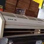 LOTE 160 - 01 CORTINA DE AR. (NO ESTADO, NÃO SABEMOS SE FUNCIONA. LEILÃO NÃO TEM GARANTIA E NEM DEVOLUÇÃO).