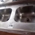 LOTE 116 - 01 PIA COM 02 TANQUES MEDINDO 150CMX70CM COM ESPELHO EM AÇO INOX. (NO ESTADO, NÃO SABEMOS SE FUNCIONA. LEILÃO NÃO TEM GARANTIA E NEM DEVOLUÇÃO).