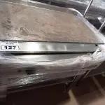 LOTE 127 - 01 CHAPA INDUSTRIAL A GÁS COM PANELEIRO MEDINDO 100CMX80CM EM AÇO INOX PARA FAST FOOD SERVINOX. (NO ESTADO. NÃO. LEILÃO NÃO TEM GARANTIA E NEM DEVOLUÇÃO).