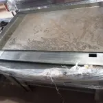 LOTE 127 - 01 CHAPA INDUSTRIAL A GÁS COM PANELEIRO MEDINDO 100CMX80CM EM AÇO INOX PARA FAST FOOD SERVINOX. (NO ESTADO. NÃO. LEILÃO NÃO TEM GARANTIA E NEM DEVOLUÇÃO).