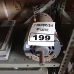 LOTE 199 - 01 MOTOR ELÉTRICO. (NO ESTADO) ATENÇÃO! FAZER A VISITAÇÃO ANTES DE ARREMATAR, NÃO SABEMOS SE FUNCIONA. LEILÃO NÃO TEM GARANTIA E NEM DEVOLUÇÃO, SUJEITO A POSSÍVEIS AVARIAS VISÍVEIS/OCULTAS E/OU AUSÊNCIA DE COMPONENTES.