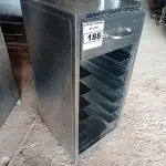 LOTE 188 - 01 CARRINHO DE TRANSPORTE DE ALIMENTOS PARA 7 BANDEJAS E 01 GAVETA EM AÇO INOX. (NO ESTADO, NÃO SABEMOS SE FUNCIONA. LEILÃO NÃO TEM GARANTIA E NEM DEVOLUÇÃO).