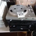 LOTE 171 - 02 TOCA CD, 01 VIDEOCASSETE E 01 TOCA DISCOS. (NO ESTADO) ATENÇÃO! FAZER A VISITAÇÃO ANTES DE ARREMATAR, NÃO SABEMOS SE FUNCIONA. LEILÃO NÃO TEM GARANTIA E NEM DEVOLUÇÃO, SUJEITO A POSSÍVEIS AVARIAS VISÍVEIS/OCULTAS E/OU AUSÊNCIA DE COMPONENTES.