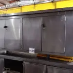 LOTE 137 - 02 BALCÕES SECO SENDO 01 FORMATO TRIANGULAR E 01 MEDINDO, 190CMX53CM EM AÇO INOX. (NO ESTADO. LEILÃO NÃO TEM GARANTIA E NEM DEVOLUÇÃO).