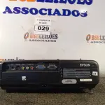 LOTE 029 - 01 PROJETOR MULTIMIDIA MARCA EPSON. (NO ESTADO) ATENÇÃO! FAZER A VISITAÇÃO ANTES DE ARREMATAR, NÃO SABEMOS SE FUNCIONA. LEILÃO NÃO TEM GARANTIA E NEM DEVOLUÇÃO, SUJEITO A POSSÍVEIS AVARIAS VISÍVEIS/OCULTAS E/OU AUSÊNCIA DE COMPONENTES.