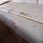 LOTE 035 - 01 FREEZER HORIZONTAL 02 TAMPAS 220V. (NO ESTADO) ATENÇÃO! FAZER A VISITAÇÃO ANTES DE ARREMATAR, NÃO SABEMOS SE FUNCIONA. LEILÃO NÃO TEM GARANTIA E NEM DEVOLUÇÃO, SUJEITO A POSSÍVEIS AVARIAS VISÍVEIS/OCULTAS E/OU AUSÊNCIA DE COMPONENTES.
