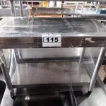 LOTE 115 - 01 MESINHA MEDINDO 75CMX40CM EM AÇO INOX COM PANELEIRO. (NO ESTADO, NÃO SABEMOS SE FUNCIONA. LEILÃO NÃO TEM GARANTIA E NEM DEVOLUÇÃO).