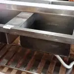 LOTE 111 - 01 PIA 02 TANQUES E PANELEIRO, MEDINDO 180CMX62CM EM AÇO INOX 304. (NO ESTADO, NÃO SABEMOS SE FUNCIONA. LEILÃO NÃO TEM GARANTIA E NEM DEVOLUÇÃO).