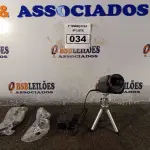 LOTE 034 - 01 FILMADORA MARCA CANON HD VIXIA HF R50 COM CARREGADOR E TRIPE. (NO ESTADO) ATENÇÃO! FAZER A VISITAÇÃO ANTES DE ARREMATAR, NÃO SABEMOS SE FUNCIONA. LEILÃO NÃO TEM GARANTIA E NEM DEVOLUÇÃO, SUJEITO A POSSÍVEIS AVARIAS VISÍVEIS/OCULTAS E/OU AUSÊNCIA DE COMPONENTES.