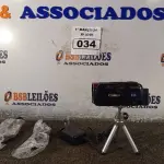 LOTE 034 - 01 FILMADORA MARCA CANON HD VIXIA HF R50 COM CARREGADOR E TRIPE. (NO ESTADO) ATENÇÃO! FAZER A VISITAÇÃO ANTES DE ARREMATAR, NÃO SABEMOS SE FUNCIONA. LEILÃO NÃO TEM GARANTIA E NEM DEVOLUÇÃO, SUJEITO A POSSÍVEIS AVARIAS VISÍVEIS/OCULTAS E/OU AUSÊNCIA DE COMPONENTES.