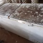 LOTE 175 - 01 FREEZER HORIZONTAL 02 TAMPAS 220V. (NO ESTADO) ATENÇÃO! FAZER A VISITAÇÃO ANTES DE ARREMATAR, NÃO SABEMOS SE FUNCIONA. LEILÃO NÃO TEM GARANTIA E NEM DEVOLUÇÃO, SUJEITO A POSSÍVEIS AVARIAS VISÍVEIS/OCULTAS E/OU AUSÊNCIA DE COMPONENTES.