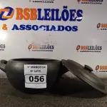 LOTE 056 - 01 PANELA DE BARRO. (NO ESTADO) ATENÇÃO! FAZER A VISITAÇÃO ANTES DE ARREMATAR, NÃO SABEMOS SE FUNCIONA. LEILÃO NÃO TEM GARANTIA E NEM DEVOLUÇÃO, SUJEITO A POSSÍVEIS AVARIAS VISÍVEIS/OCULTAS E/OU AUSÊNCIA DE COMPONENTES.