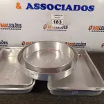 LOTE 183 - 06 ASSADEIRAS EM ALUMÍNIO SENDO 02 REDONDAS. (NO ESTADO) ATENÇÃO! FAZER A VISITAÇÃO ANTES DE ARREMATAR, NÃO SABEMOS SE FUNCIONA. LEILÃO NÃO TEM GARANTIA E NEM DEVOLUÇÃO, SUJEITO A POSSÍVEIS AVARIAS VISÍVEIS/OCULTAS E/OU AUSÊNCIA DE COMPONENTES.