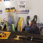 LOTE 114 - 01 KIT PARA JARDINAGEM, 03 ESPÁTULAS, 01 ALICATE BOMBA D’AGUA 8” E 01 JOGO DE CHAVE FENDA/PHILIPS 02 PEÇAS. (NO ESTADO) ATENÇÃO! FAZER A VISITAÇÃO ANTES DE ARREMATAR, NÃO SABEMOS SE FUNCIONA. LEILÃO NÃO TEM GARANTIA E NEM DEVOLUÇÃO, SUJEITO A POSSÍVEIS AVARIAS VISÍVEIS/OCULTAS E/OU AUSÊNCIA DE COMPONENTES.