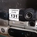 LOTE 131 - 06 PROJETORES MULTIMIDIA MARCAS E MODELOS DIVERSOS PARA RETIRADA DE PEÇAS. (NO ESTADO) ATENÇÃO! FAZER A VISITAÇÃO ANTES DE ARREMATAR, NÃO SABEMOS SE FUNCIONA. LEILÃO NÃO TEM GARANTIA E NEM DEVOLUÇÃO, SUJEITO A POSSÍVEIS AVARIAS VISÍVEIS/OCULTAS E/OU AUSÊNCIA DE COMPONENTES.