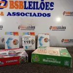 LOTE 119 - 04 BONECOS JOÃO TEIMOSO E 01 JOGO DESCOBRINDO A MATEMÁTICA. (NO ESTADO) ATENÇÃO! FAZER A VISITAÇÃO ANTES DE ARREMATAR, NÃO SABEMOS SE FUNCIONA. LEILÃO NÃO TEM GARANTIA E NEM DEVOLUÇÃO, SUJEITO A POSSÍVEIS AVARIAS VISÍVEIS/OCULTAS E/OU AUSÊNCIA DE COMPONENTES.