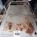 LOTE 122 - 01 CARRINHO DE FERRO PARA TRANSPORTE DE ALIMENTOS, MEDINDO 90CMX61CM. (NO ESTADO, NÃO SABEMOS SE FUNCIONA. LEILÃO NÃO TEM GARANTIA E NEM DEVOLUÇÃO).