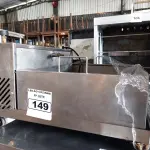 LOTE 149 - 01 FILTRADOR DE ÓLEO PARA FRITADEIRA INDUSTRIAL EM AÇO INOX. (NO ESTADO, NÃO SABEMOS SE FUNCIONA. LEILÃO NÃO TEM GARANTIA E NEM DEVOLUÇÃO).