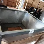 LOTE 163 - 01 COIFA EM AÇO INOX MEDINDO 126CMX120CM. (NO ESTADO, NÃO SABEMOS SE FUNCIONA. LEILÃO NÃO TEM GARANTIA E NEM DEVOLUÇÃO).