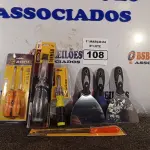 LOTE 108 - 03 ESPÁTULAS, 01 JOGO DE CHAVE FENDA/PHILIPS, 01 FORMÃO, 01 LIMA CHATA 6” E 01 CHAVE COM 06 PONTAS INTERCAMBIÁVEIS. (NO ESTADO) ATENÇÃO! FAZER A VISITAÇÃO ANTES DE ARREMATAR, NÃO SABEMOS SE FUNCIONA. LEILÃO NÃO TEM GARANTIA E NEM DEVOLUÇÃO, SUJEITO A POSSÍVEIS AVARIAS VISÍVEIS/OCULTAS E/OU AUSÊNCIA DE COMPONENTES.