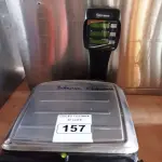 LOTE 157 - 01 BALANÇA ETIQUETADORA URANO ATÉ 30KG. (NO ESTADO, NÃO SABEMOS SE FUNCIONA. LEILÃO NÃO TEM GARANTIA E NEM DEVOLUÇÃO).