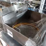 LOTE 149 - 01 FILTRADOR DE ÓLEO PARA FRITADEIRA INDUSTRIAL EM AÇO INOX. (NO ESTADO, NÃO SABEMOS SE FUNCIONA. LEILÃO NÃO TEM GARANTIA E NEM DEVOLUÇÃO).