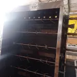 LOTE 117 - 01 ASSADEIRA DE FRANGO VENANCIO PARA 30 FRANGOS COM 06 ESPETOS EM AÇO INOX. (NO ESTADO, NÃO SABEMOS SE FUNCIONA.LEILÃO NÃO TEM GARANTIA E NEM DEVOLUÇÃO).