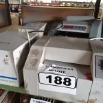 LOTE 188 - 02 ESTABILIZADORES, 01 CONTADORA DE CÉDULAS E 01 PLASTIFICADORA DE DOCUMENTOS. (NO ESTADO) ATENÇÃO! FAZER A VISITAÇÃO ANTES DE ARREMATAR, NÃO SABEMOS SE FUNCIONA. LEILÃO NÃO TEM GARANTIA E NEM DEVOLUÇÃO, SUJEITO A POSSÍVEIS AVARIAS VISÍVEIS/OCULTAS E/OU AUSÊNCIA DE COMPONENTES.