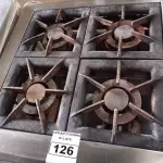 LOTE 126 - 01 FOGÃO INDUSTRIAL A GÁS 04 BOCAS EM AÇO INOX PARA FAST FOOD SERVINOX. (NO ESTADO. LEILÃO NÃO TEM GARANTIA E NEM DEVOLUÇÃO).