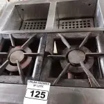 LOTE 125 - 01 FOGÃO INDUSTRIAL 02 BOCAS COM FRITADEIRA ELÉTRICA ACOPLADA EM AÇO INOX PARA FAST FOOD SERVINOX. (NO ESTADO. LEILÃO NÃO TEM GARANTIA E NEM DEVOLUÇÃO).