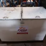 LOTE 095 - 01 FREEZER HORIZONTAL 02 TAMPAS 220V. (NO ESTADO) ATENÇÃO! FAZER A VISITAÇÃO ANTES DE ARREMATAR, NÃO SABEMOS SE FUNCIONA. LEILÃO NÃO TEM GARANTIA E NEM DEVOLUÇÃO, SUJEITO A POSSÍVEIS AVARIAS VISÍVEIS/OCULTAS E/OU AUSÊNCIA DE COMPONENTES.