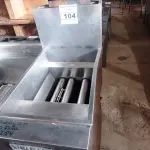 LOTE 104 - 01 FRITADEIRA INDUSTRIAL VULCAN EM AÇO INOX. (NO ESTADO, NÃO SABEMOS SE FUNCIONA. LEILÃO NÃO TEM GARANTIA E NEM DEVOLUÇÃO).