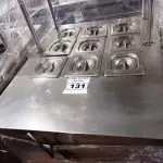 LOTE 131 - 01 BALCÃO INDUSTRIAL REFRIGERADO COM 09 CUBAS E 04 PASSADORES EM AÇO INOX. (NO ESTADO. LEILÃO NÃO TEM GARANTIA E NEM DEVOLUÇÃO).