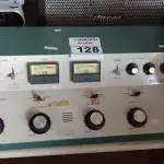 LOTE 128 - 01 MESA DE ÁUDIO ANTIGA. (NO ESTADO) ATENÇÃO! FAZER A VISITAÇÃO ANTES DE ARREMATAR, NÃO SABEMOS SE FUNCIONA. LEILÃO NÃO TEM GARANTIA E NEM DEVOLUÇÃO, SUJEITO A POSSÍVEIS AVARIAS VISÍVEIS/OCULTAS E/OU AUSÊNCIA DE COMPONENTES.